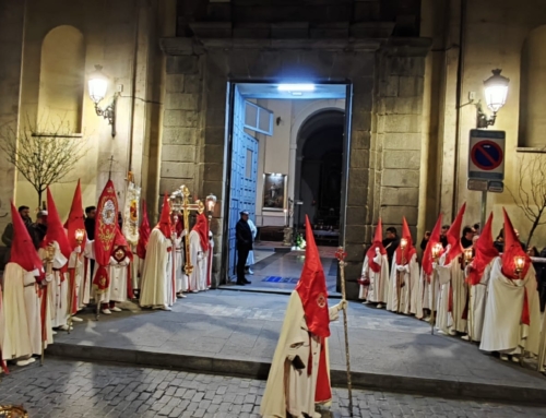 Entrega de hábitos para la Estación de Penitencia 2026